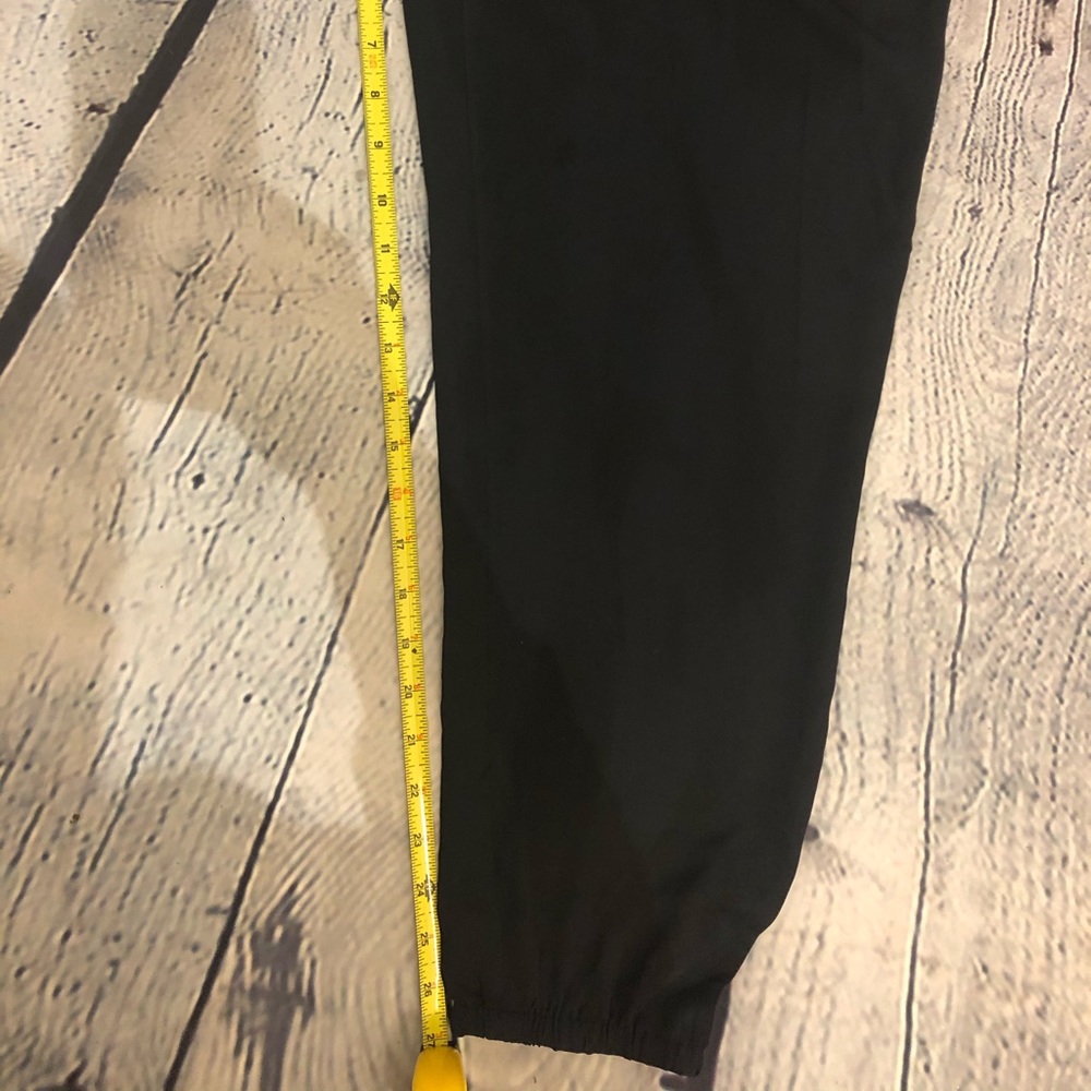 🆕NWT Tahari Lightweight Belted Joggers - Picture 6 of 6